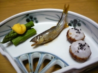 アスパラ、稚鮎、小芋の前菜.jpg